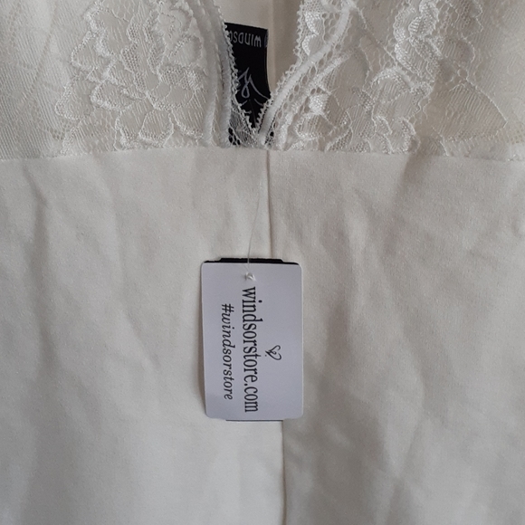 Off-White Bodycon Lace Dress - Picture 8 of 9